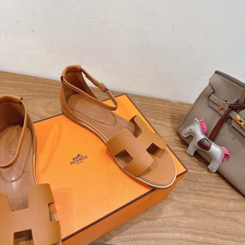 H**me5 sandals